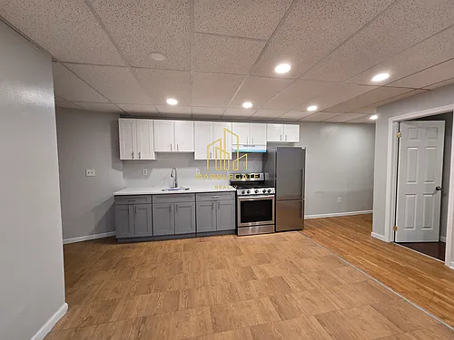 84 2nd St Photo 1