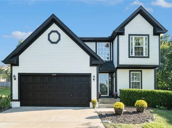 21211 W 52nd St, Shawnee, KS 66218