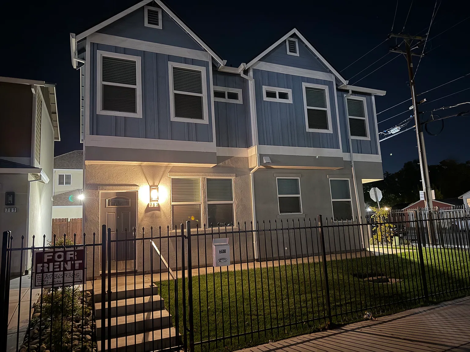 2 bed, 1.5 bath, 1073 sqft, $2,295 — Photo 1