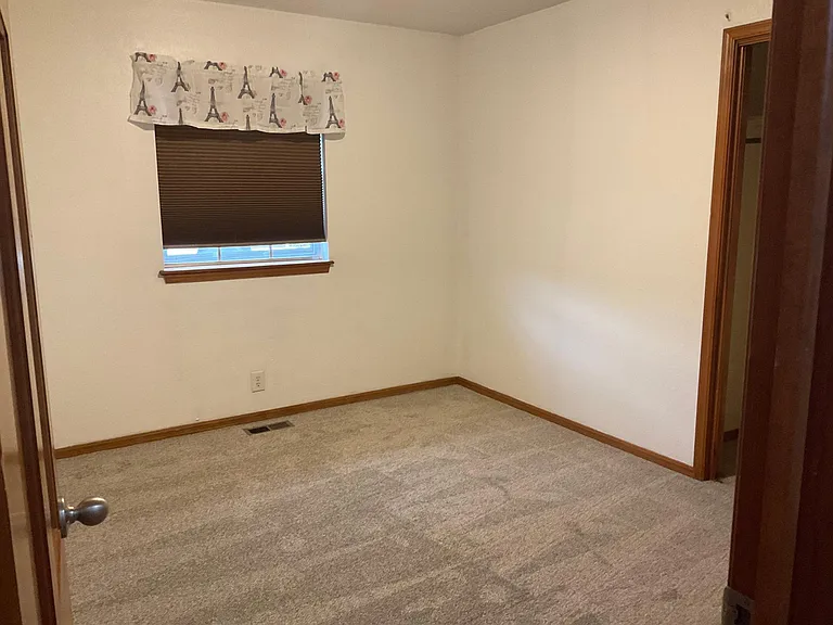 2721 Jefferson St — Photo 13