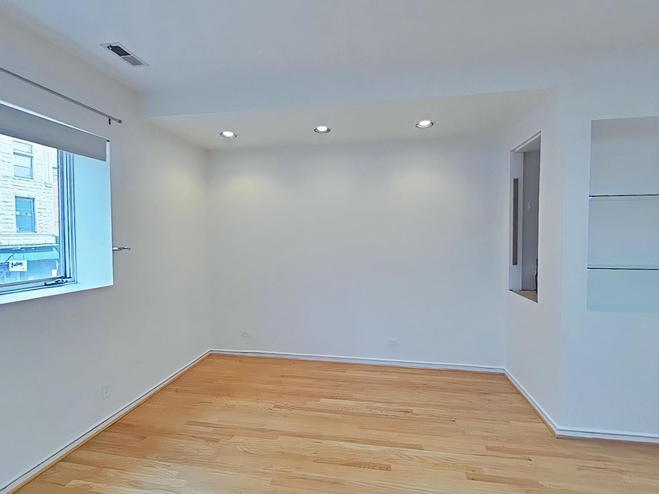 1st image of 1013 W Armitage Ave #2F