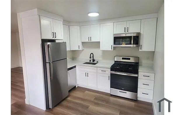 1745 Chase St APT 3 photo 1