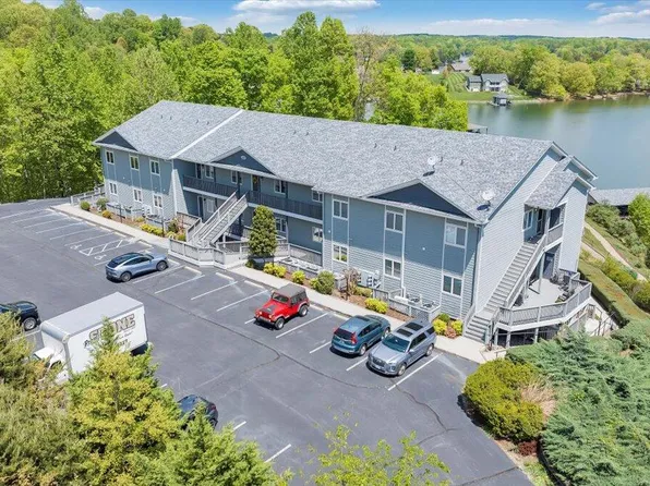 200 Bay Shore Dr #103, Moneta, VA 24121