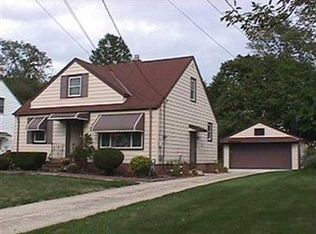 2239 Larchmont Dr, Wickliffe, OH 44092