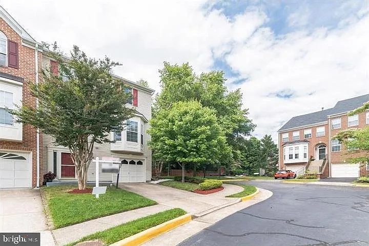 3 bed, 2.5 bath, 1684 sqft, $3,600 — Photo 3