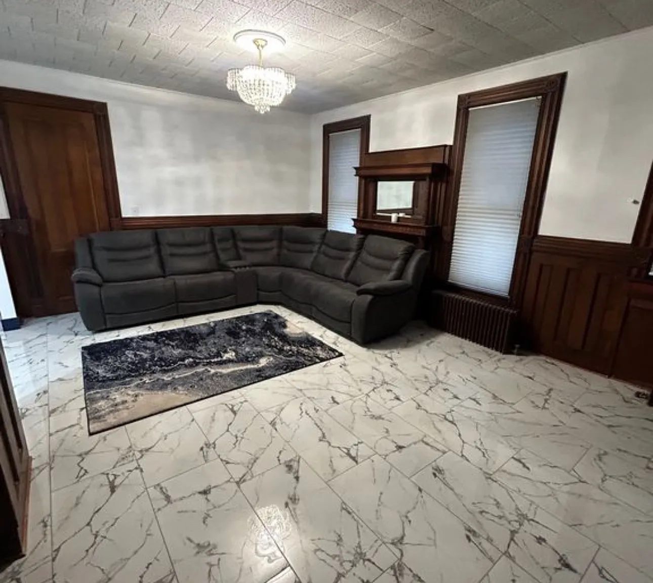 9 bed, 4.5 bath, 5258 sqft, $7,425 — Photo 3