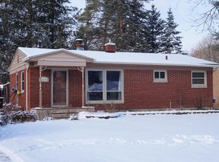 5611 Buckingham Rd, Haslett, MI 48840