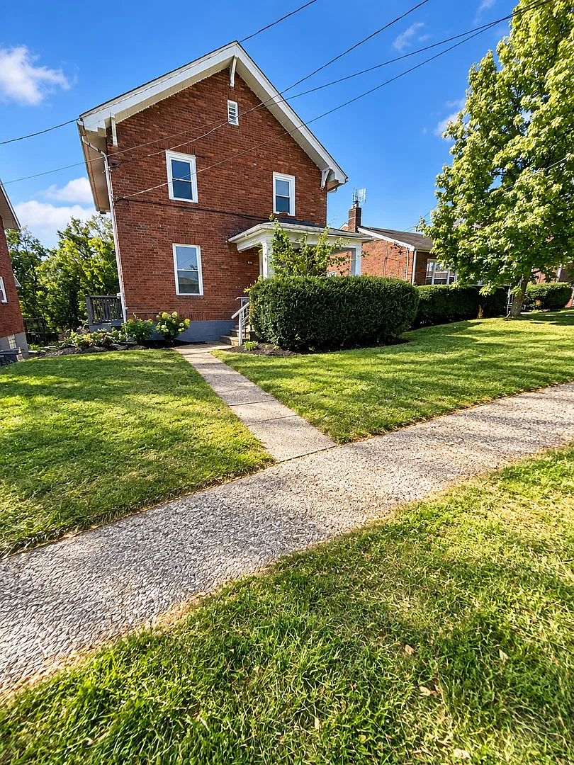 2 bedroom Townhome, Clairton, PA 15025 — Photo 1