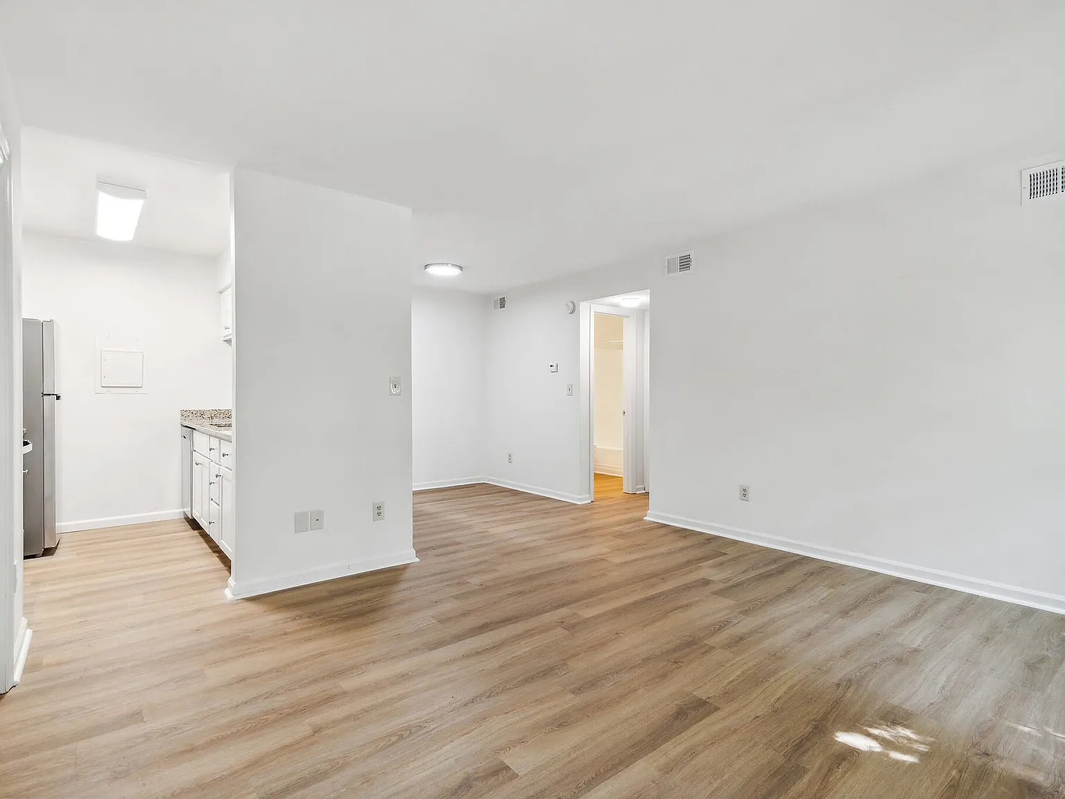 Amhurst III Apartments — Photo 4