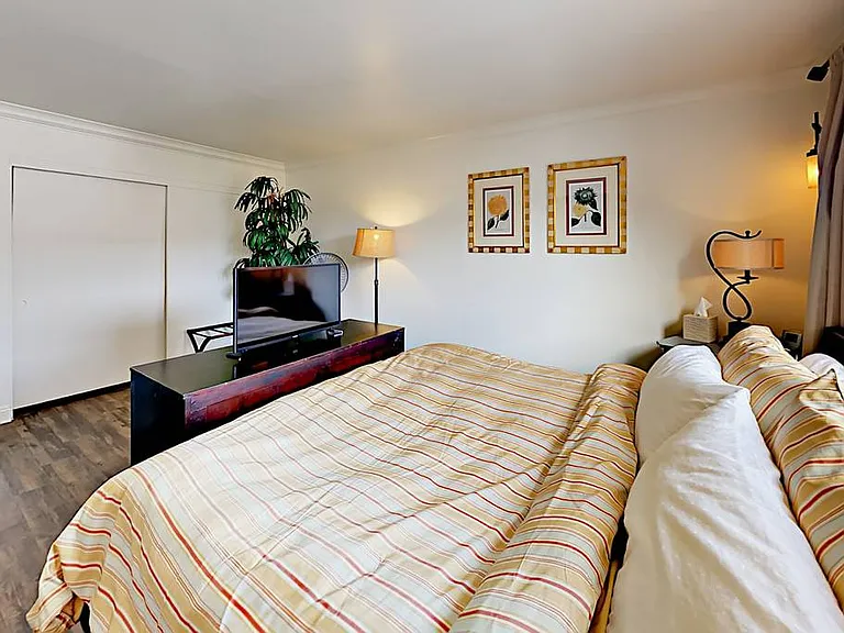 2458 Santa Ana Ave — Photo 12
