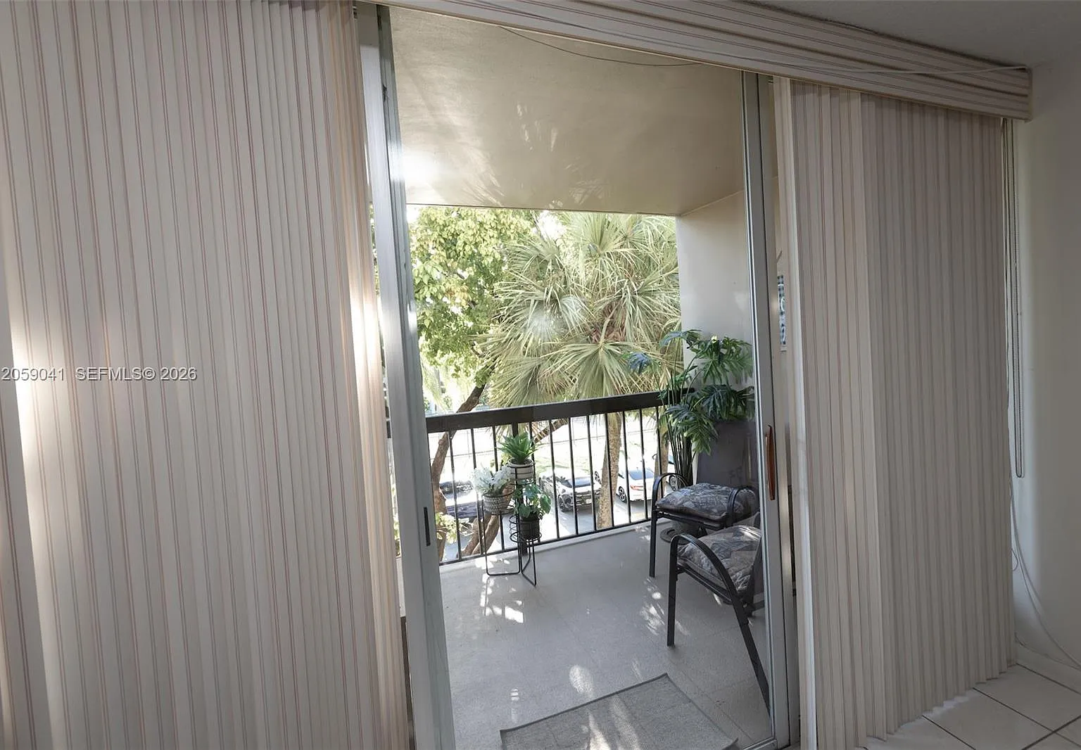 2 bed, 2.0 bath, 927 sqft, $2,300 — Photo 3