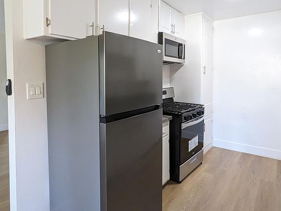 4th image of 3910 Coco Ave #12