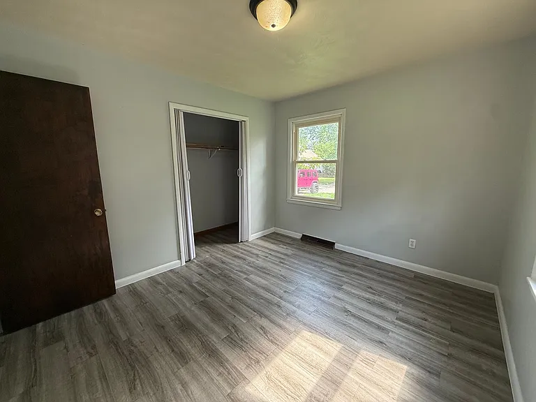 2021 W Water St — Photo 14