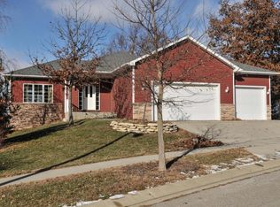 1071 Southern Ridge Dr SW, Rochester, MN 55902