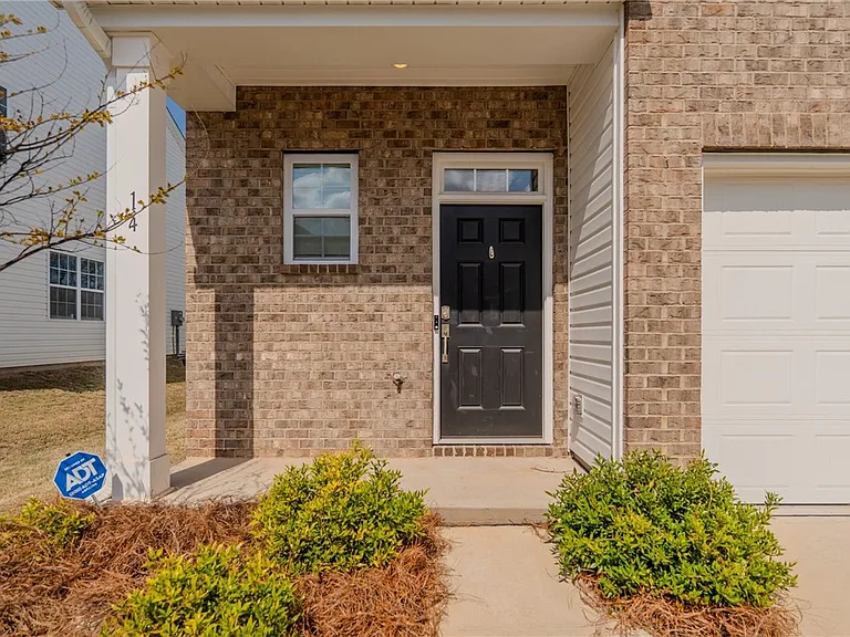 14 Loebner Ln — Photo 3