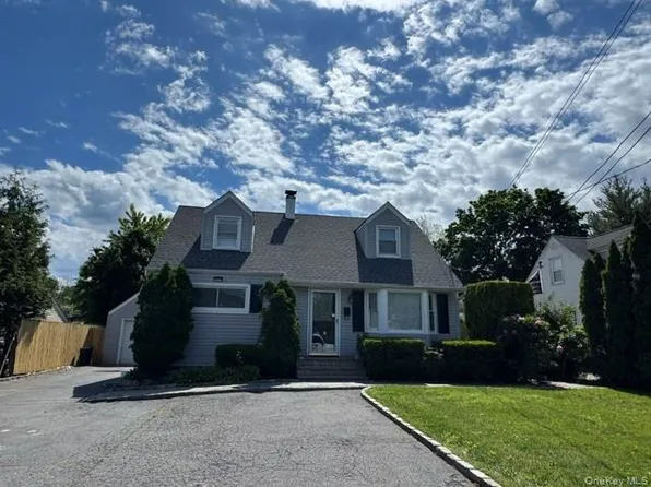 277 Jackson Ave, Syosset, NY 11791