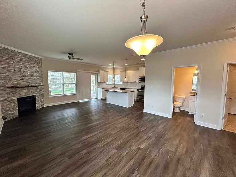 4901 Warwick Rd E — Photo 8