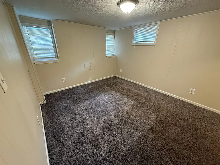 308 NE Lakeview Dr — Photo 15