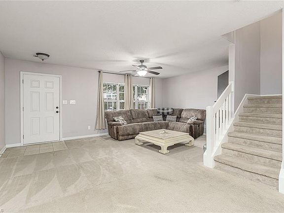 5th image of 37 Tannenbaum Cir