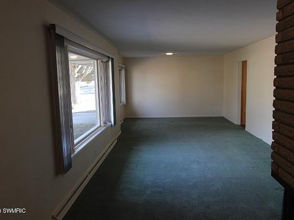 4th image of 646 Goldenrod Ave