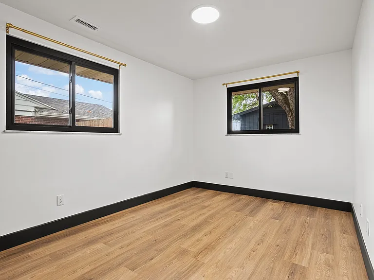 406 Heather St — Photo 21