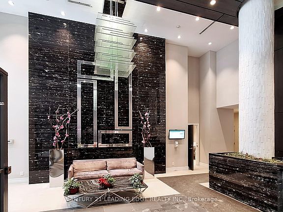 5th image of 9205 Yonge St #1611