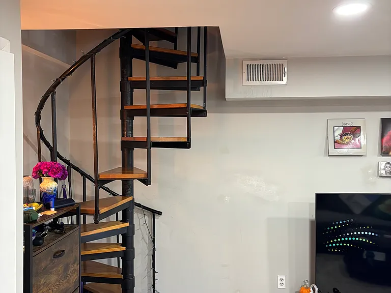 713 Walnut St #3R — Photo 8