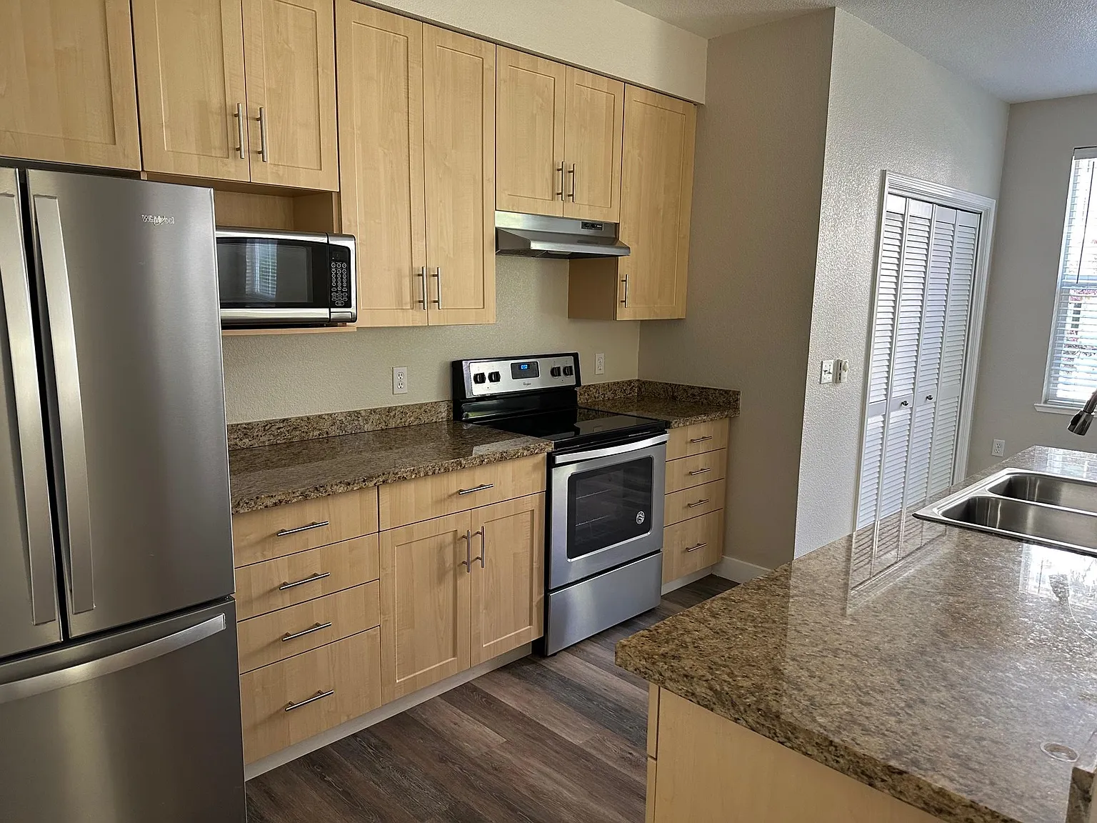 Catalina Luxury Apartments — Photo 2