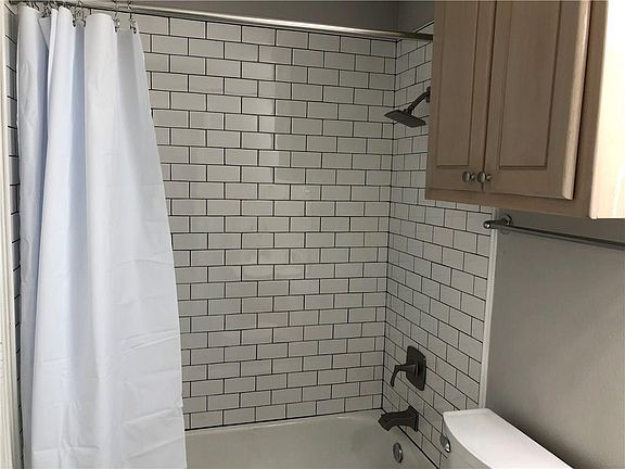 5th image of 300 Cranberry Ln