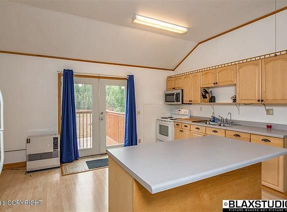 2nd image of 840 Shasta Dr