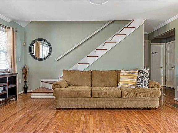 5th image of 715 Stewart Cir