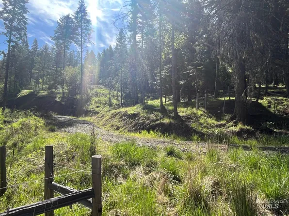 5756 Lakeview Rd, Orofino, ID 83544