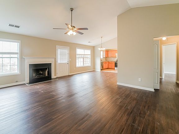 5th image of 4809 Camelot Dr