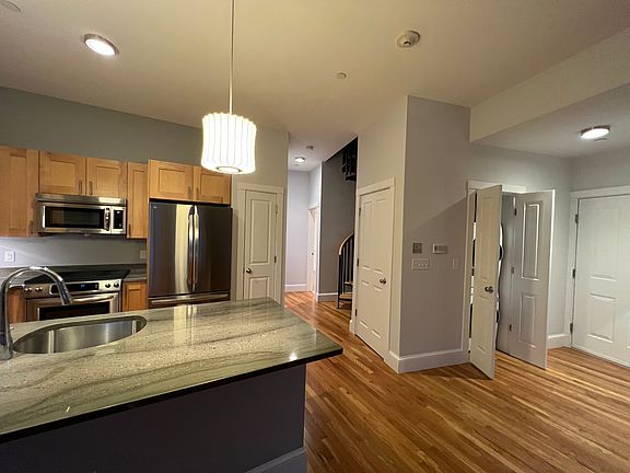 4th image of 80 Webster Ave #4K