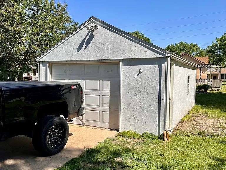 2529 Pearl St — Photo 4