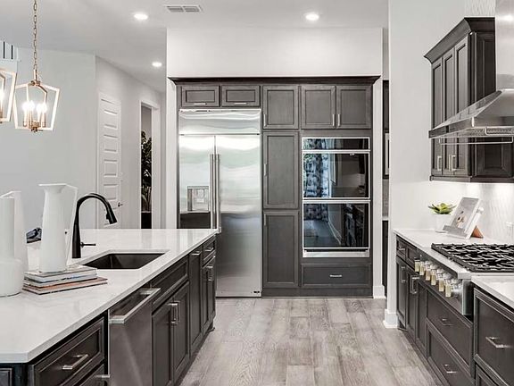 2nd image of 1914 Royal Oak Dr