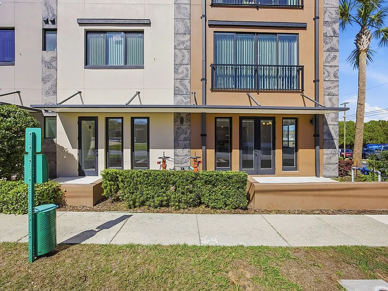 100 N Dewey St — Photo 14