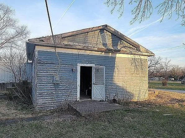 203 N 2nd St, Centerville, KS 66014