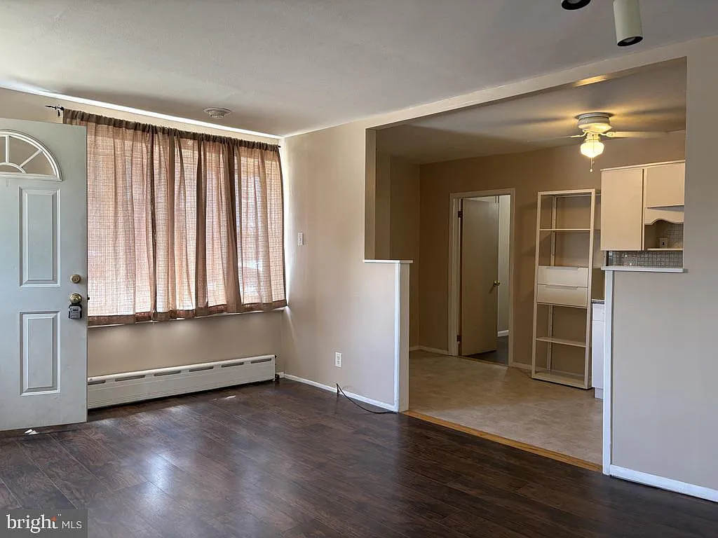 1 bed, 1.0 bath, 1330 sqft, $1,300 — Photo 3
