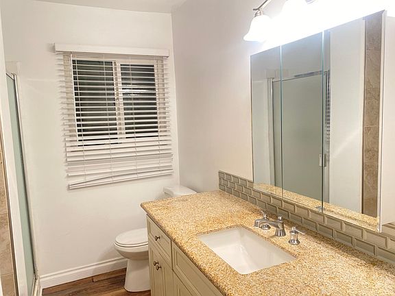 4th image of 536 W Queen St APT 1