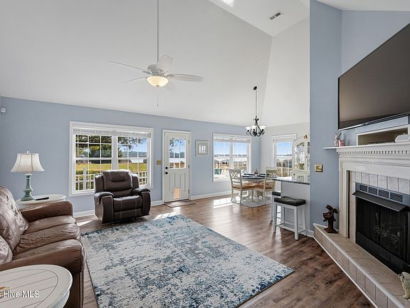 4th image of 1630 Village Point Road SW