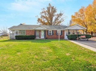 612 Sycamore St, Greenfield, IL 62044