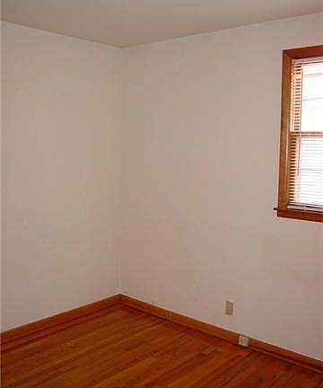 4th image of 2702 Woodlawn Dr #A