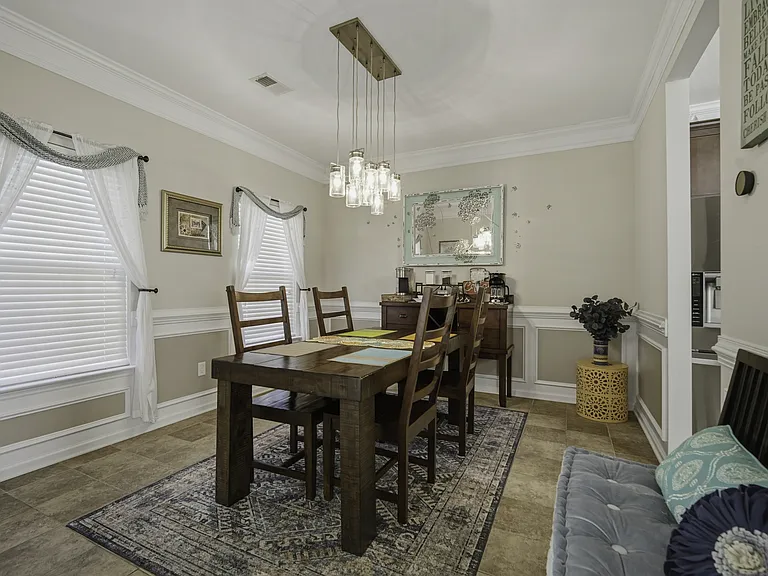 225 Urbano Ln — Photo 11