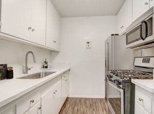 Harbor Isle, Los Angeles, CA 90068