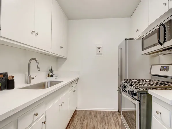 Harbor Isle, 3270 Oakshire Dr APT 31, Los Angeles, CA 90068