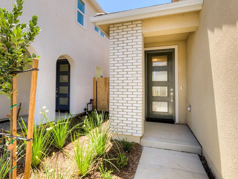 1498 Vintage Ln — Photo 3