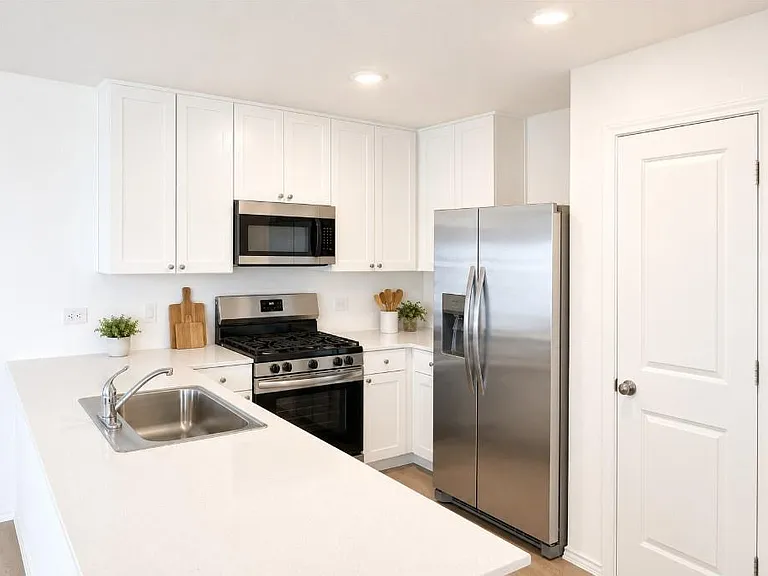 531 Paris St — Photo 6