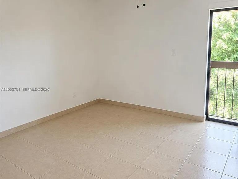 1705 W 58th St #B-27 — Photo 15