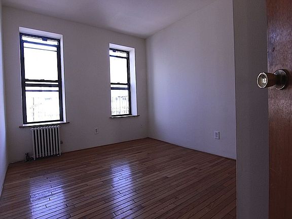 3rd image of 208 E 6th St #35A